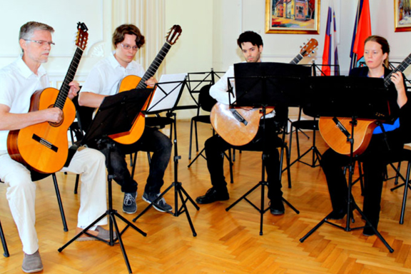 Kitarski ansambel Svarun