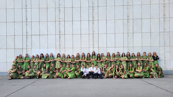 Mladinski pevski zbor OŠ Alojzija Šuštarja, zborovodkinja Nadja Janežič