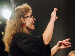 MPZ Medeja GŠ Zagorje ob Savi, zborovodkinja Špela Koprivšek