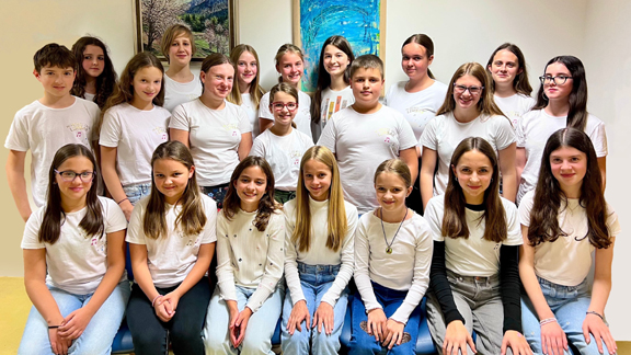 Mladinski zbor Limbar, Moravče, zborovodkinji Patricija Gabršek in Elizabeta Pirnat